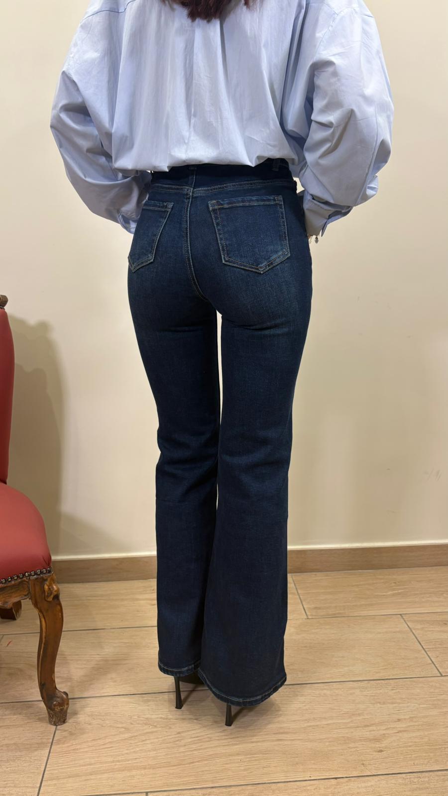 Jeans Lady – Lavaggio scuro a zampetta