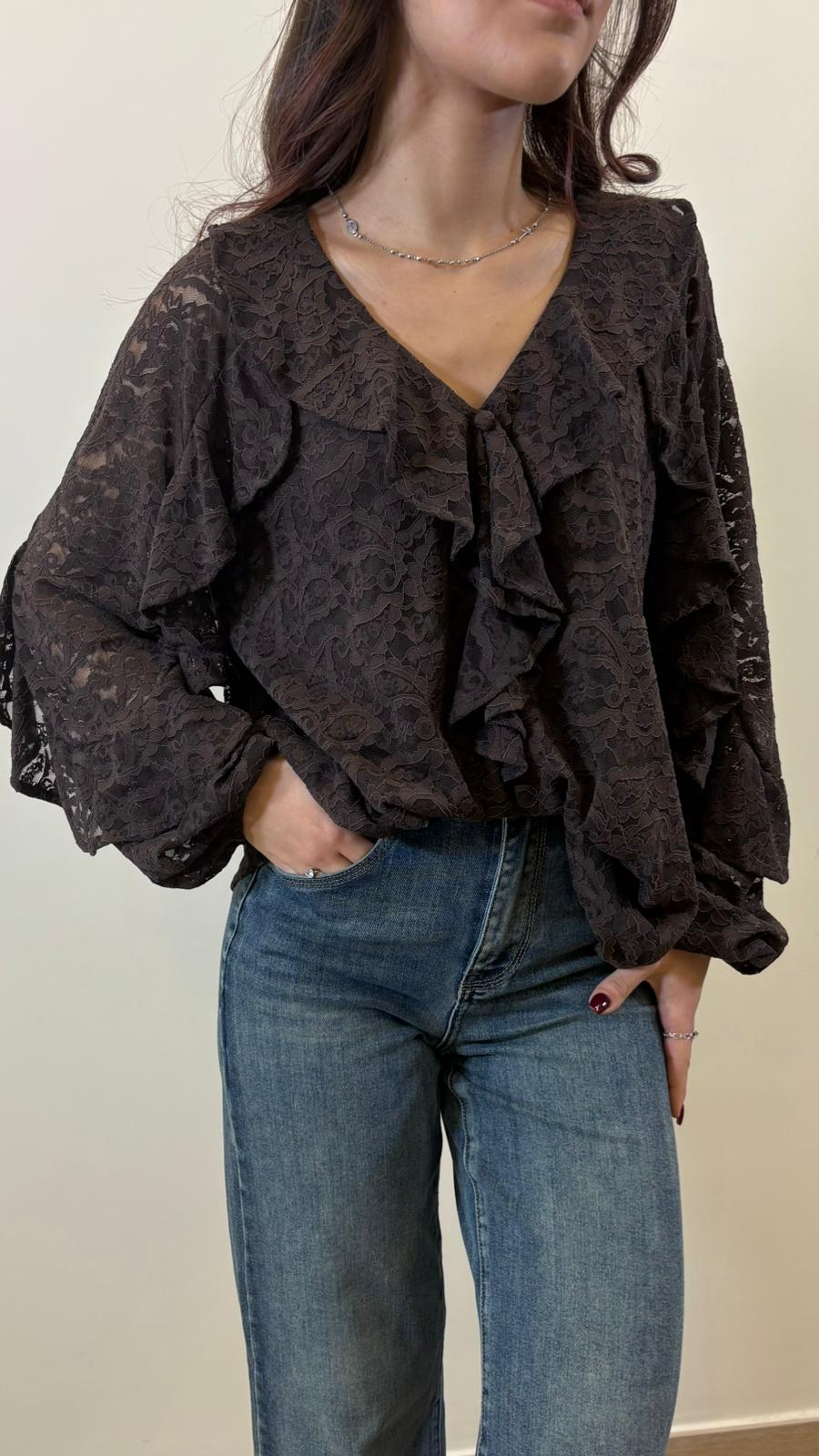 Camicia in pizzo con scollo a V