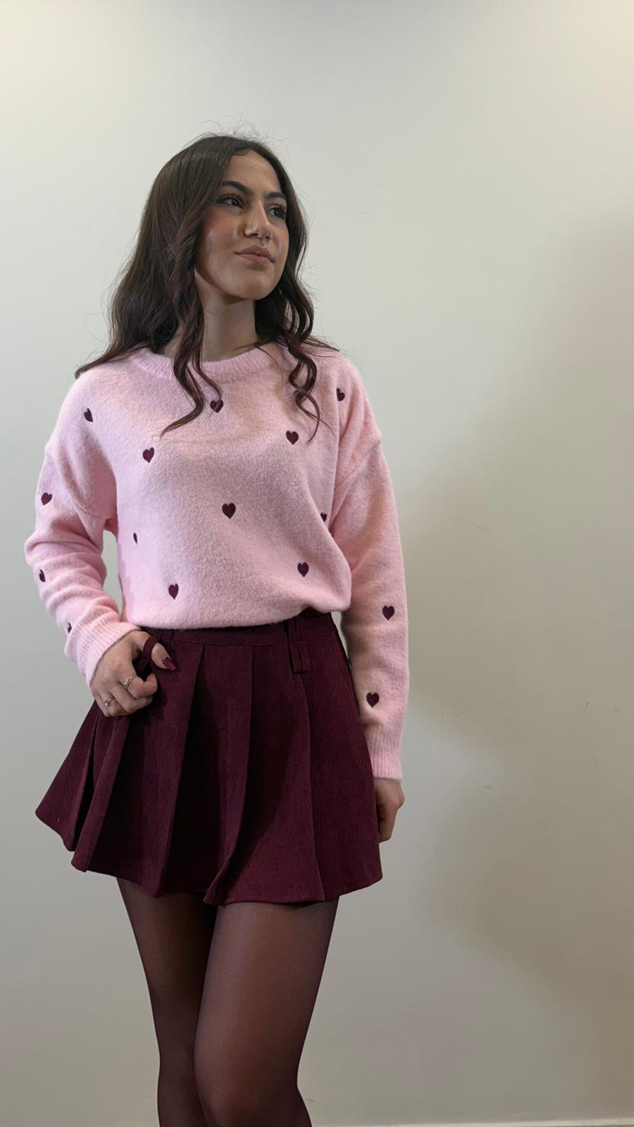 Maglioncino in lana rosa con ricami a cuoricini