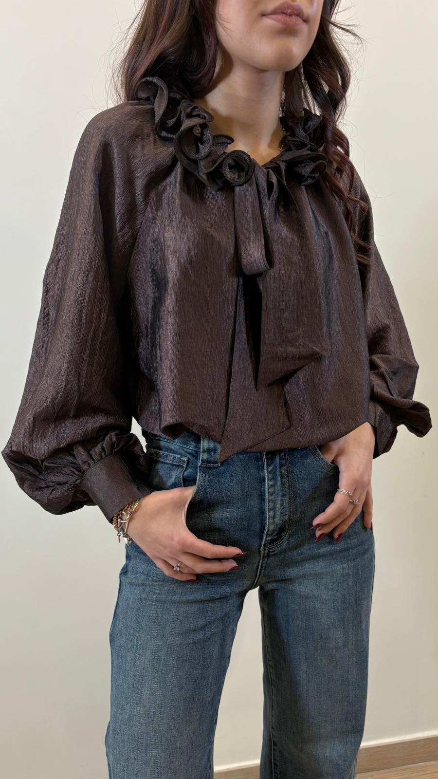 Camicia fiorata con fiocco