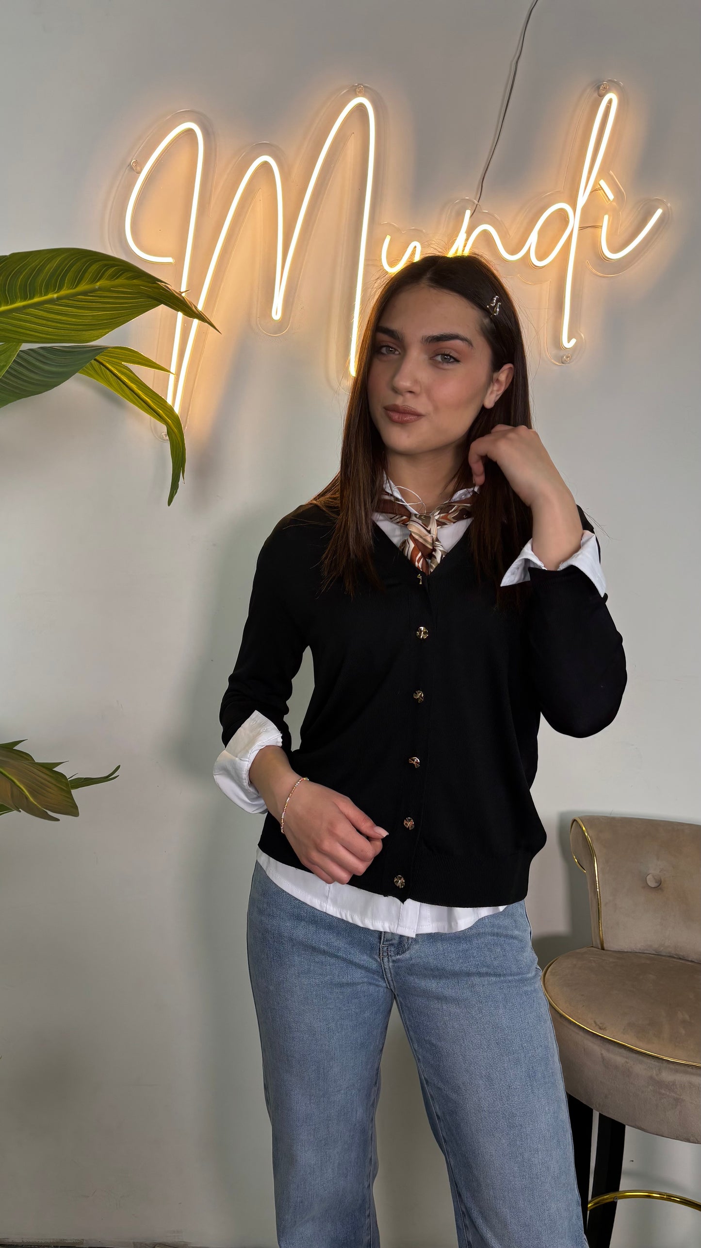 Cardigan con bottoni dorati