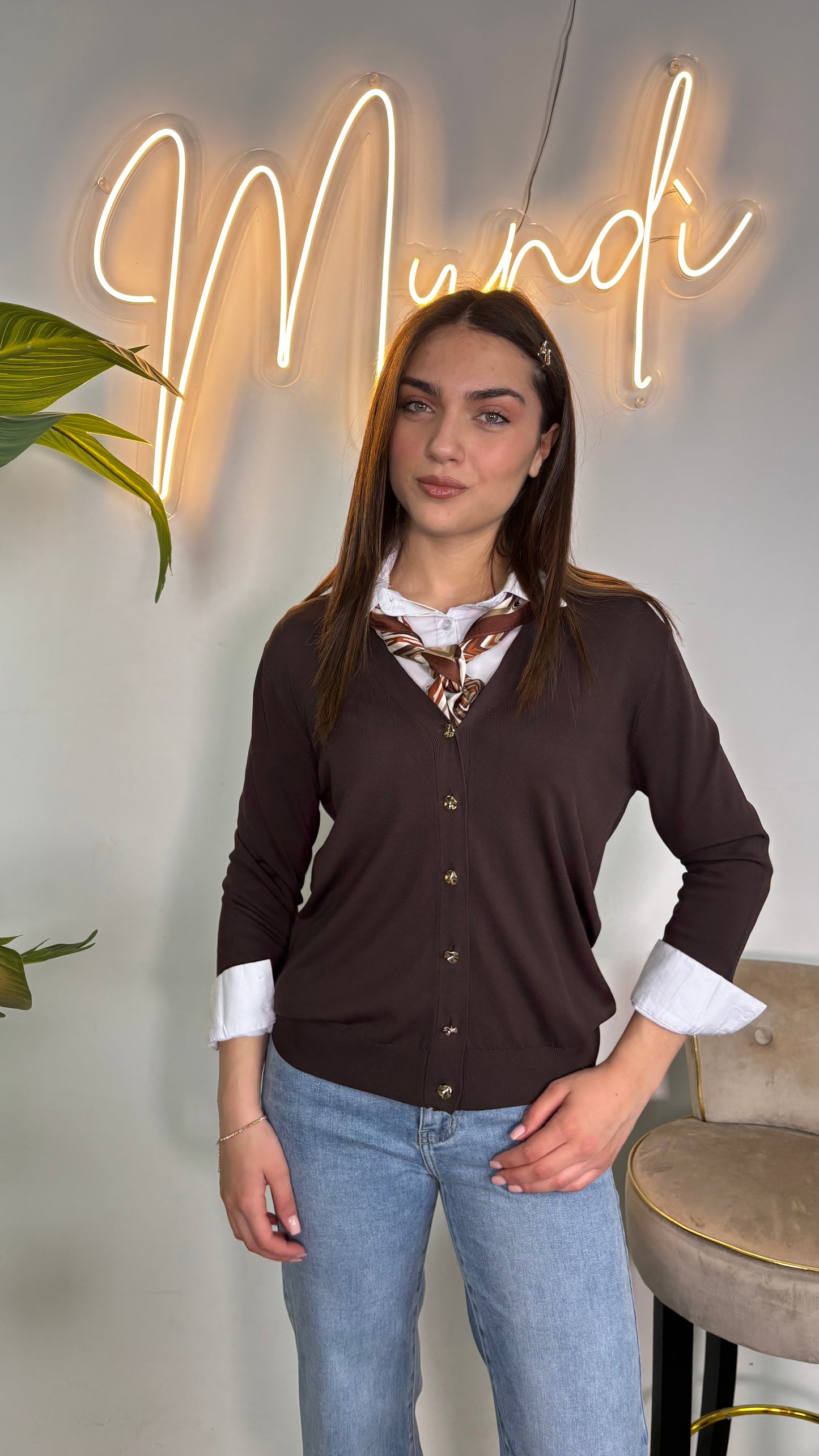 Cardigan con bottoni dorati